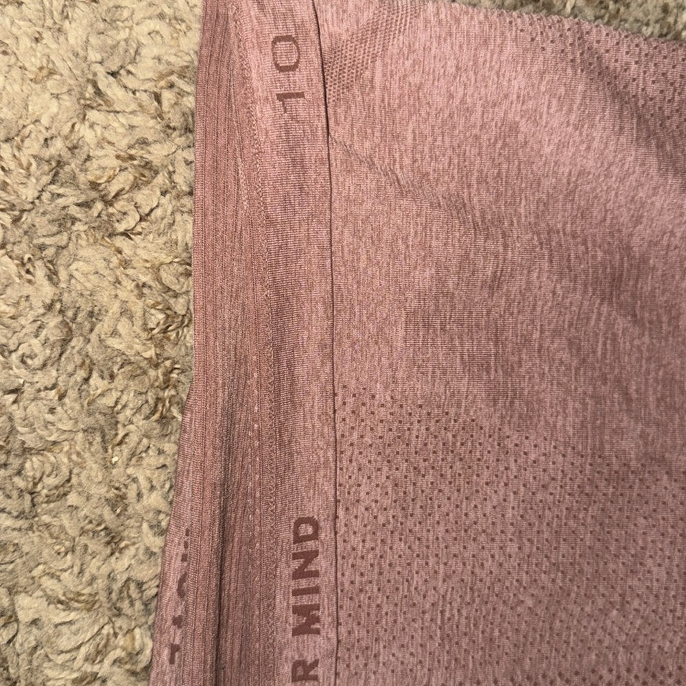 Lululemon Size 10 Swiftly Tech Racerback Tank Top 2.0 Race Length Pink Light - Picture 5 of 5